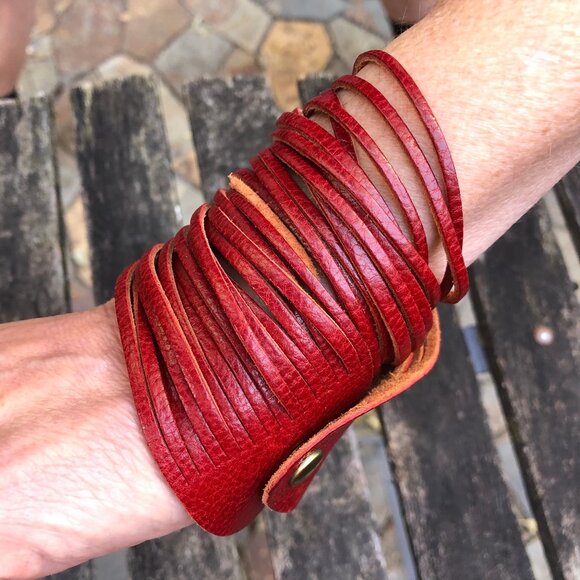 Red leather wrap bracelet/choker - Picture 5 of 9